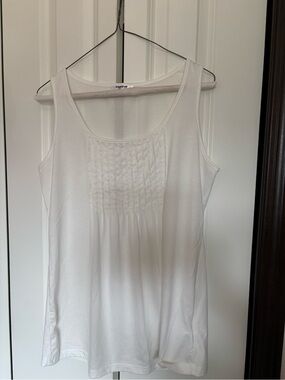 zeagoo White Pintuck Scoop Neck Tank Top